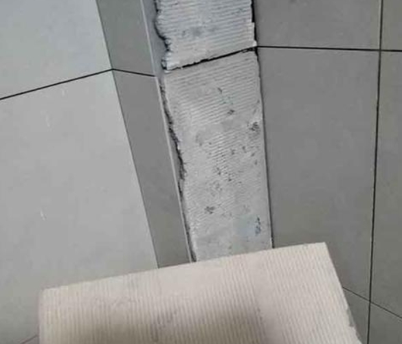 循化瓷砖空鼓维修公司分享下厨房瓷砖脱落的补救措施。
